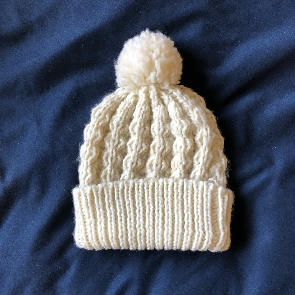 BNWT Cream, knitted beanie